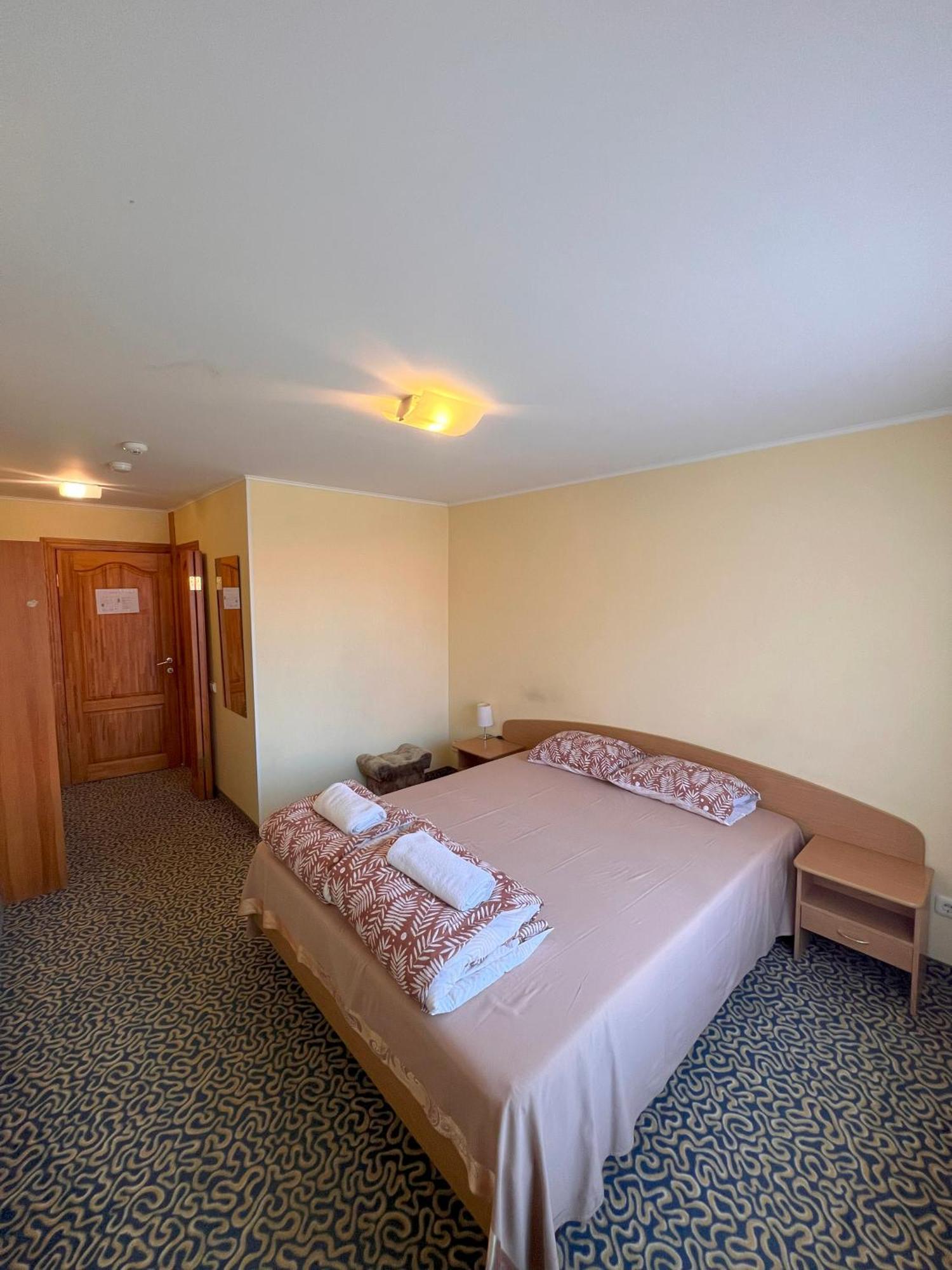 Park Hotel Кекава Экстерьер фото